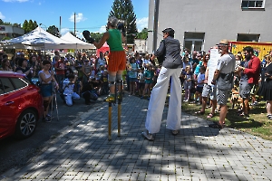 28. 7. Bratři Ebnové, Lina_. Sváteční odpoledne ve Staré tkalcovně_35