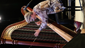 Catrin Finch & Aoife Ni Bhriain foto Vojmír Blažek_2