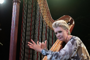CATRIN FINCH & AOIFE NI BHRIAIN foto Yvett Stránská._3