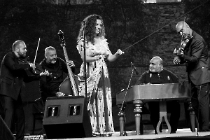 Júlia Kozáková & Manuša, foto Barka Fabiánová_6
