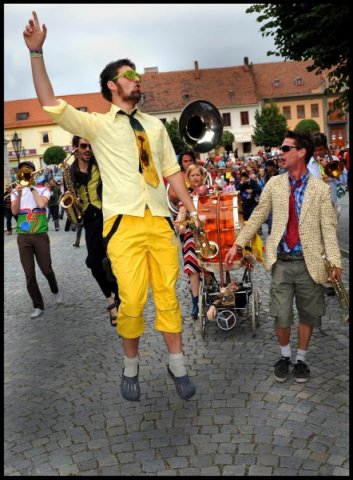 24. 7. 2011 "DIVADELNÍ DEN" Houževnatost s divadly, šramly, bandy a memory bandy