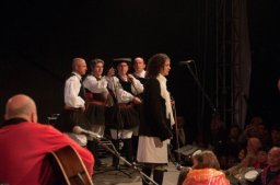 21. 7. 2012 "SLAVNOSTNÍ OTEVŘENÍ FOLKOVÝCH PRÁZDNIN - BITTOVÁ &amp; BITTI"