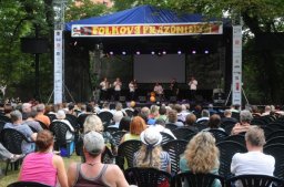  23. 7. 2017 "NEDĚLNÍ ZAHRADNÍ SLAVNOST: SNY, TOUHY, BLÁHOVOSTI A UKOLÉBAVKY"